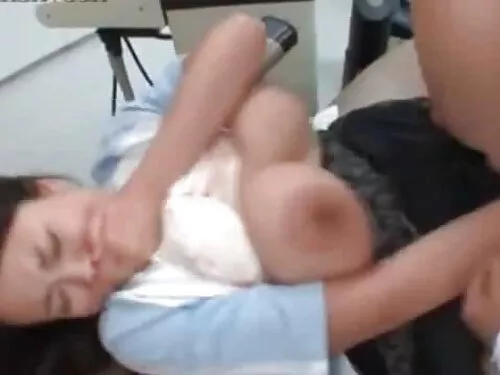 ચટાકેદાર ગોરા વાળવાળ ...